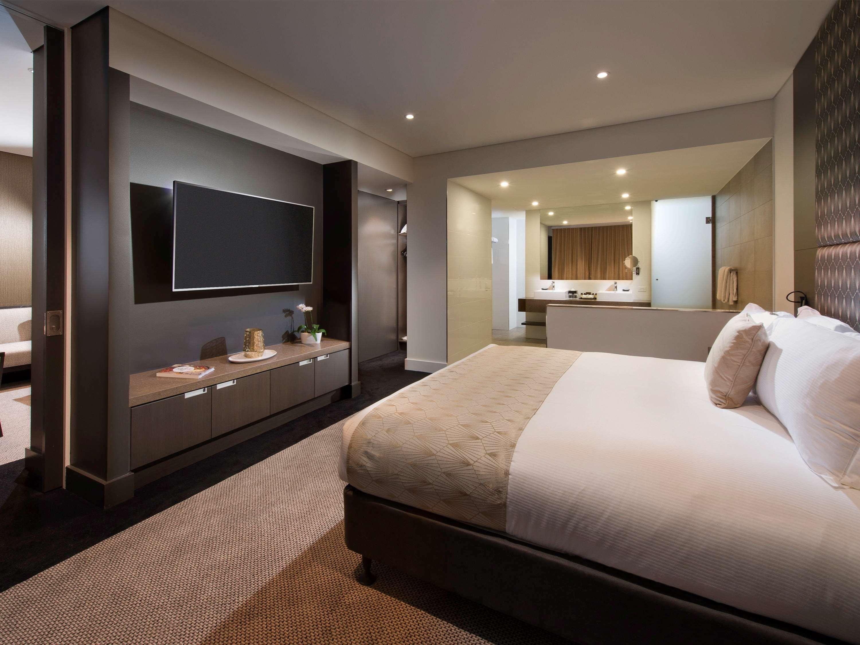 Pullman Brisbane Airport Hotell Exteriör bild A bedroom at the hotel