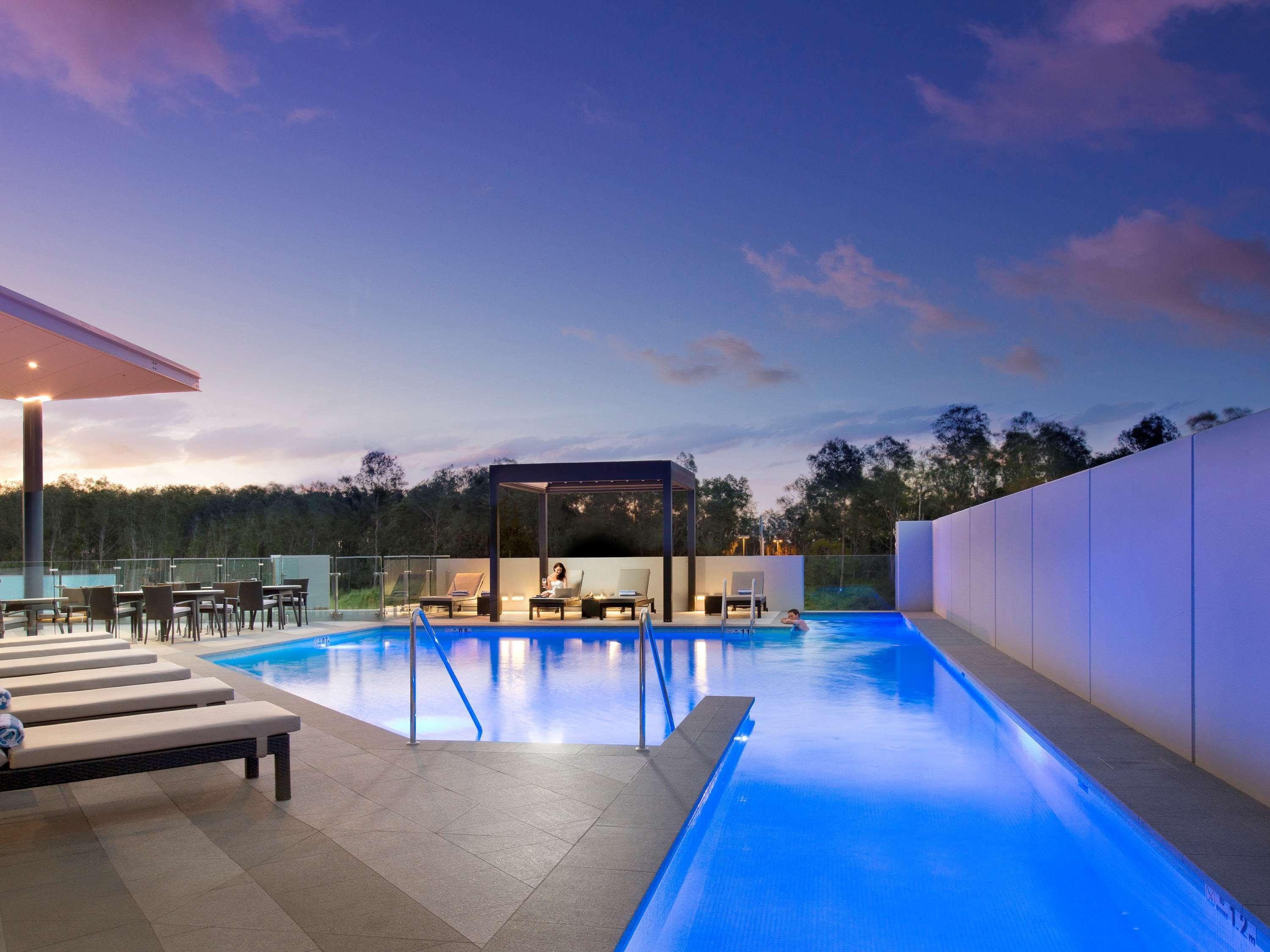Pullman Brisbane Airport Hotell Exteriör bild The pool at the home of Australian cricket player Glenn McGrath