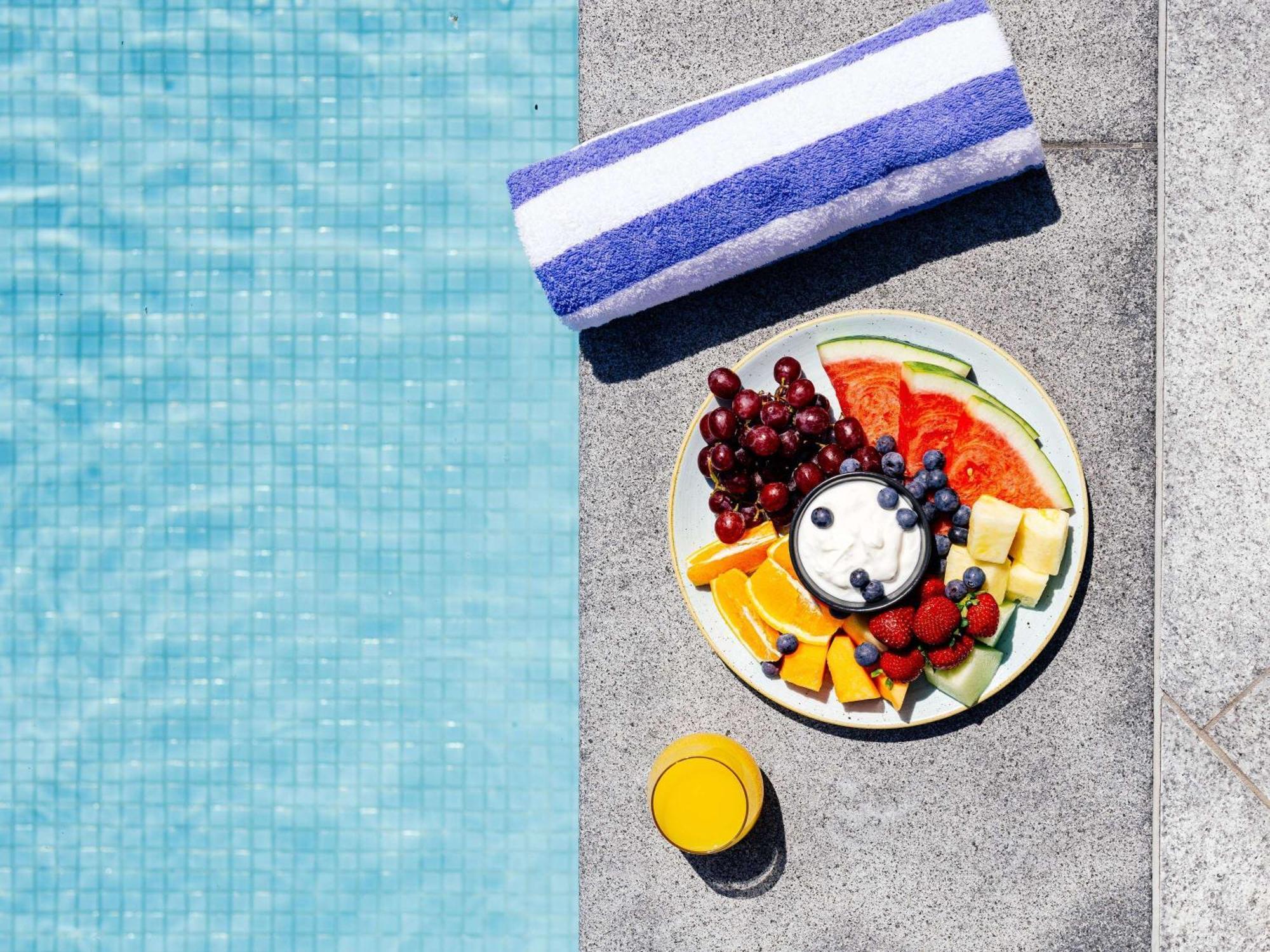 Pullman Brisbane Airport Hotell Exteriör bild Fruit salad