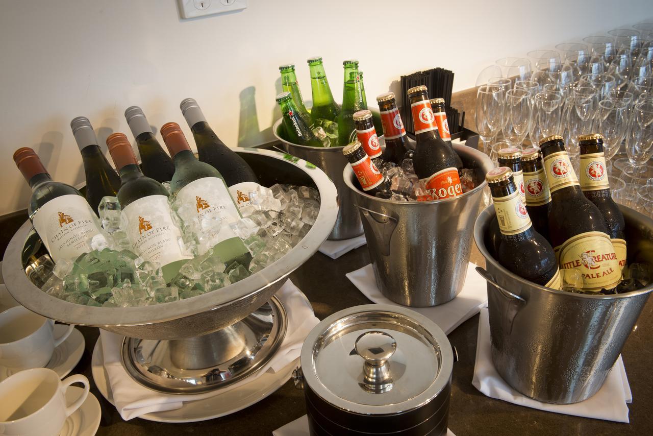 Pullman Brisbane Airport Hotell Exteriör bild Beer and wine on ice